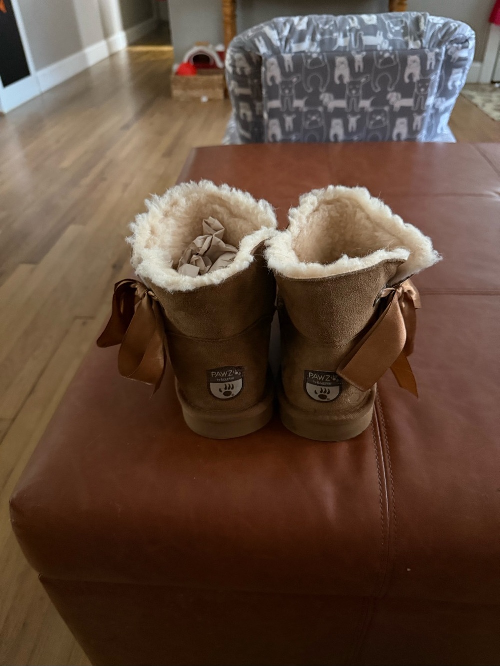 PAWZ Kids Tan Faux-Shearling Boot with Ribbon Accent